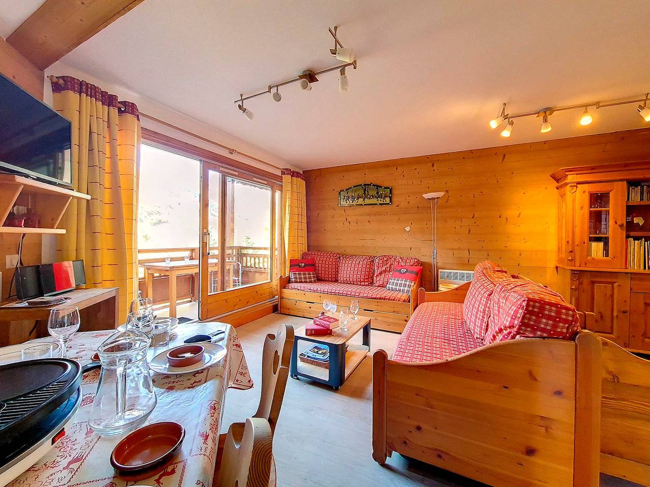 Entire apartment, Bright Spacious Apartment · Near Slopes · Balcony · Free Wi-Fi in Saint-Martin-de-Belleville, Les Trois Vallées