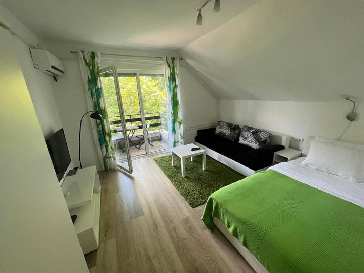 Gîte pour 3 personnes, avec vue et balcon dans Plitvička Jezera