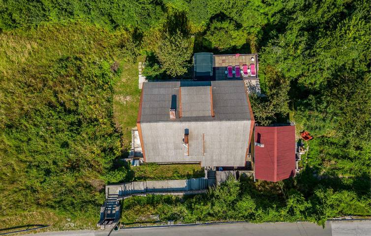Reizende 2-Zimmer-Ferienwohnung mit Pool und Terrasse, 700 m vom Zentrum von Fuzine entfernt in Fuzine, Primorje-Gorski Kotar