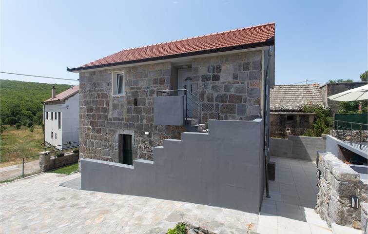 Ferienhaus für 6 Personen, mit Terrasse und Pool - 1