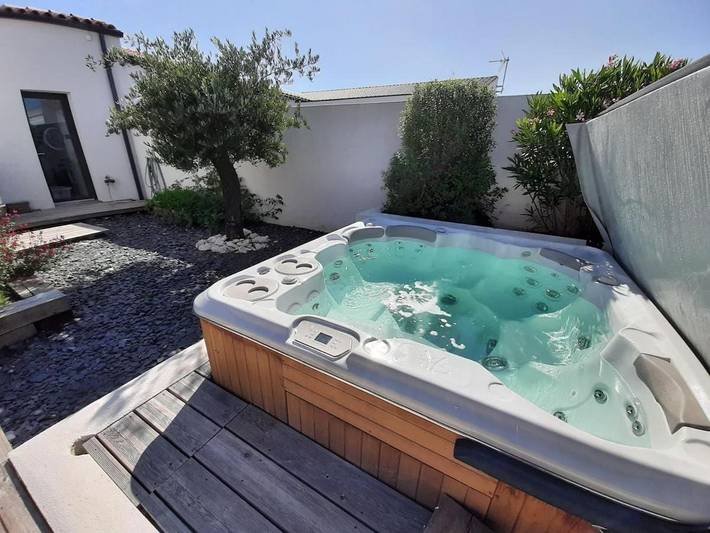 Location de vacances pour 8 personnes, avec jacuzzi ainsi que terrasse et jardin à Marsilly - 3