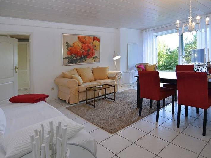 Ferienwohnung für 2 Personen, mit Terrasse und Garten sowie Ausblick in Homberg