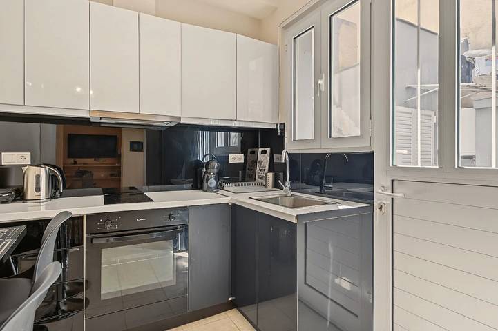 Apartamento entero, Apartamento 'Colonus' con terraza compartida, Wi-Fi y aire acondicionado in Sección central de Atenas, Atenas