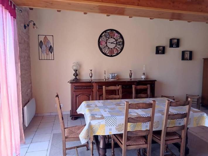 Gîte pour 6 personnes, avec vue ainsi que jardin et piscine à Eyzerac - 4