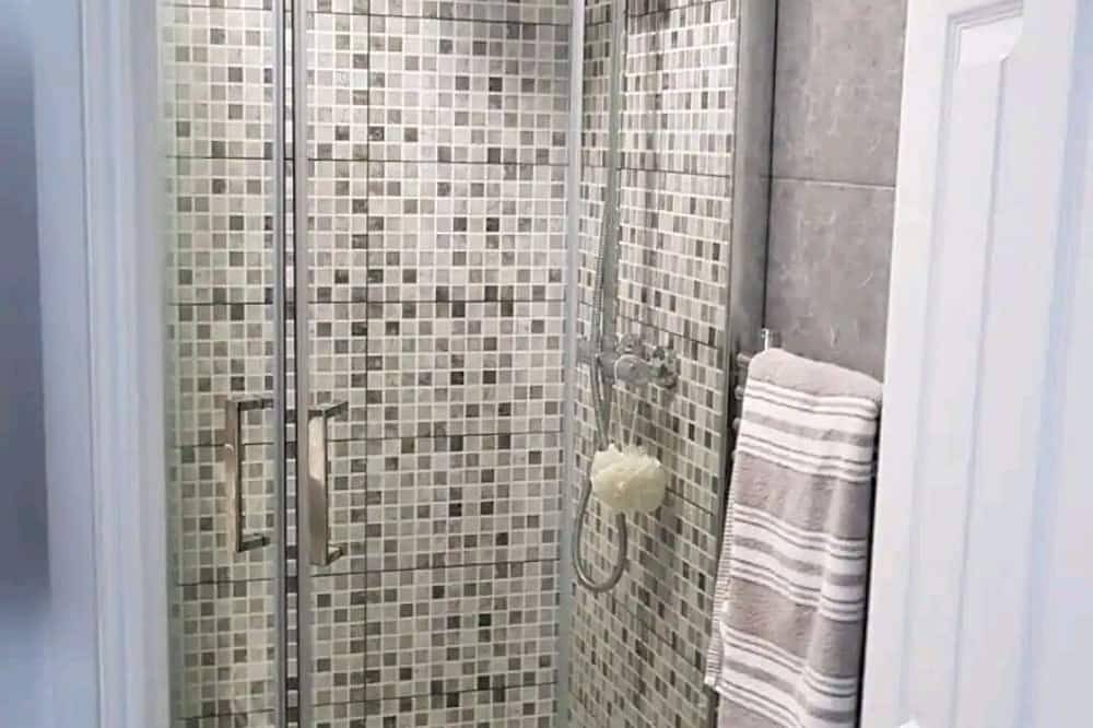 Double bedroom with ensuite and private entrance in Londen, Zuidoost Engeland