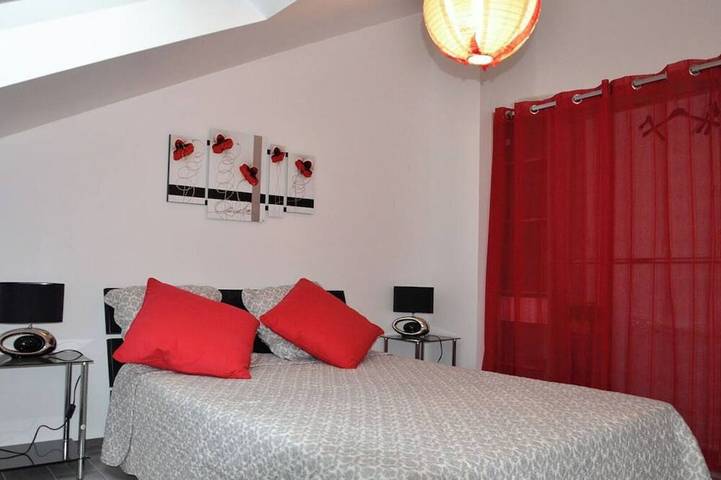 Location de vacances pour 16 personnes, avec terrasse et jardin à Marsaneix - 4