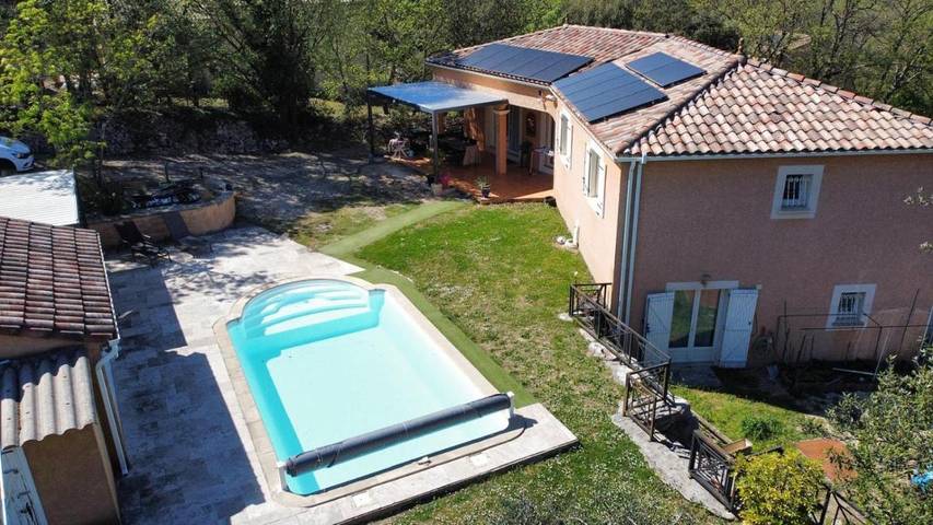 Location de vacances pour 10 personnes, avec piscine ainsi que jardin et terrasse à Mons (Gard) - 2