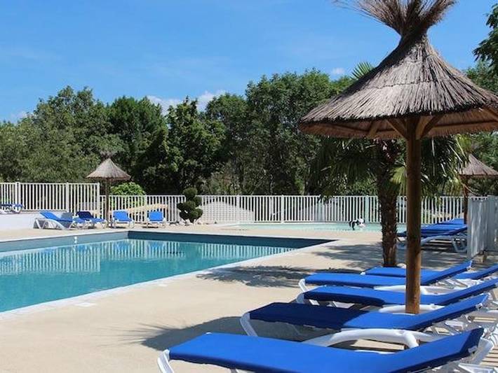 Camping pour 4 personnes, avec Terrasse et Bassin pour enfant en Ardèche