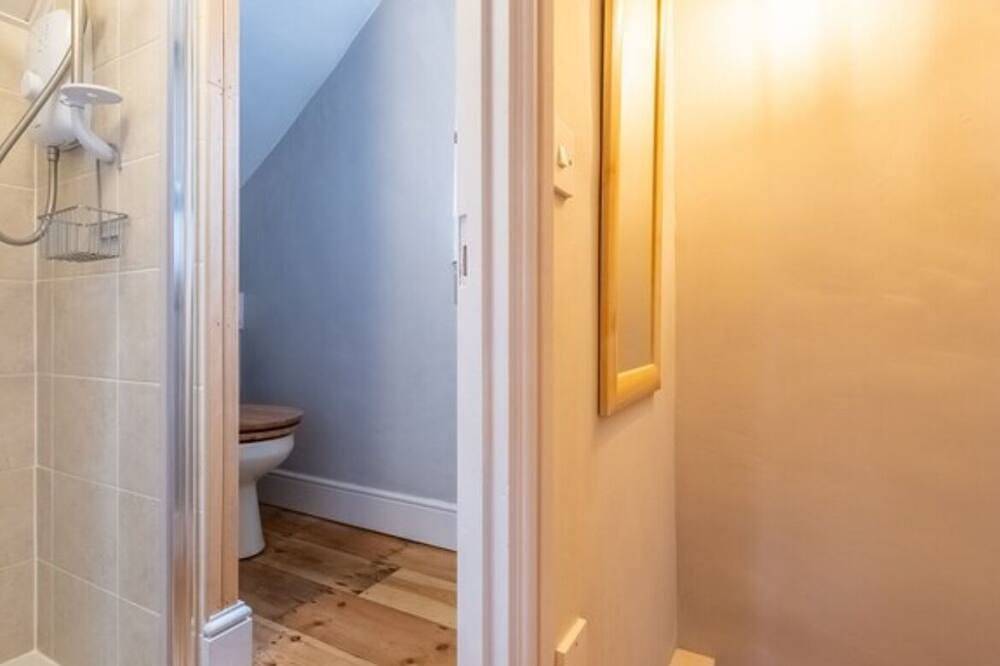 Jollyboat, Cottage Holidays Blakeney. Centrally positioned Coastal bolthole. in Blakeney, Norfolk Coast