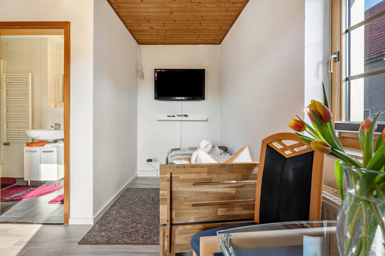 Room 'Gästezimmer 1' with Shared Terrace, Shared Garden and Wi-Fi in Klipphausen, Region Meissen