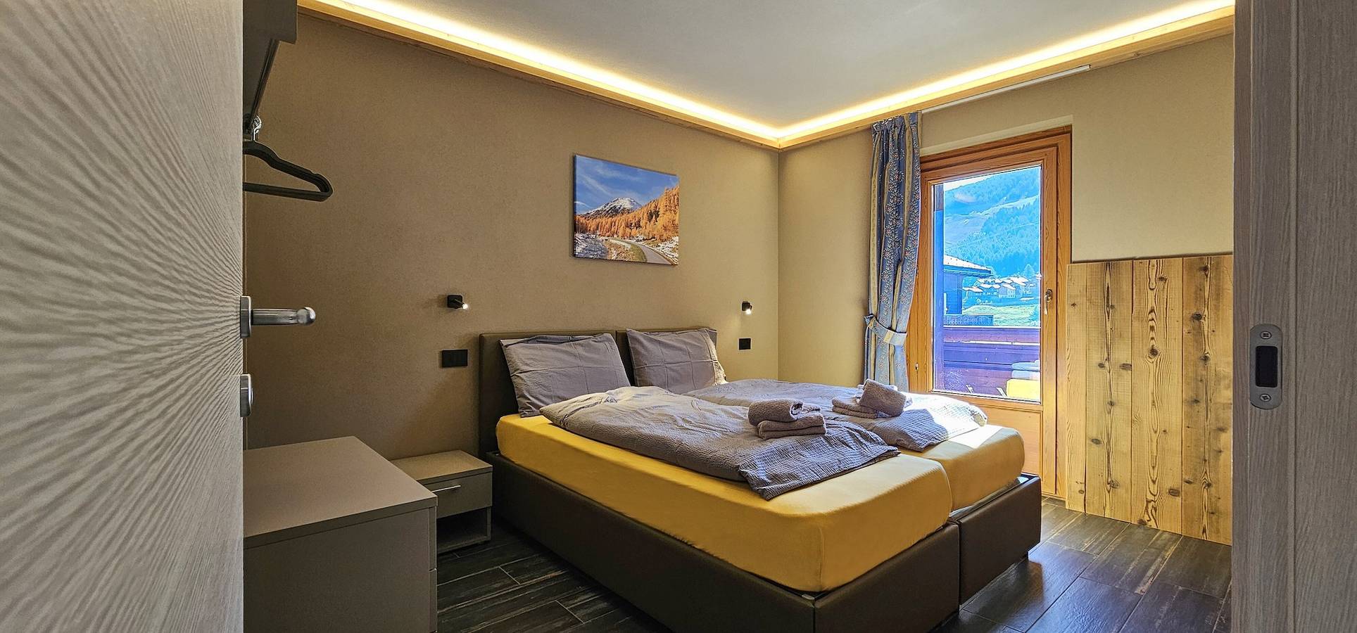 Entire apartment, Casa La Sorgente - Domenico Apartment: Modern Elegance with Mountain View in Livigno (Town), Livigno