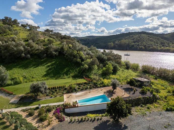 Casa rural para 25 personas, con Balcón y Terraza además de Jardín y Piscina en Sanlúcar de Guadiana