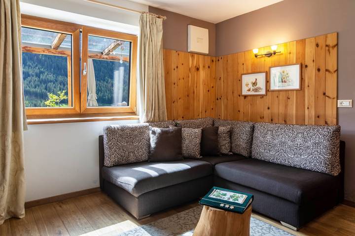 Ganze Wohnung, Apartment 'La Plates - Domesdi' mit Bergblick, Terrasse und Sauna in St. Ulrich in Gröden, Dolomiti Superski