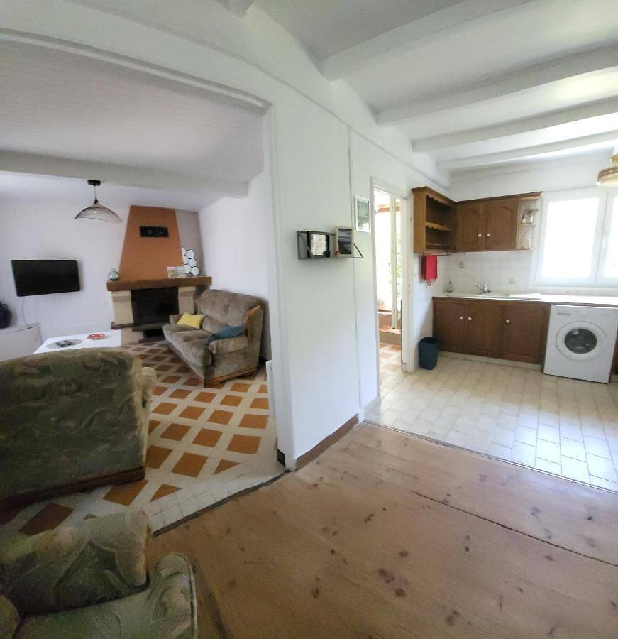La maison rouge paisible maison de pays in Saujon, Côte de Beauté