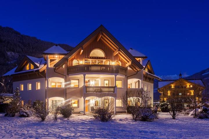 Vakantieappartement voor 4 personen, with uitzicht and tuin as well as zwembad in Zell am Ziller