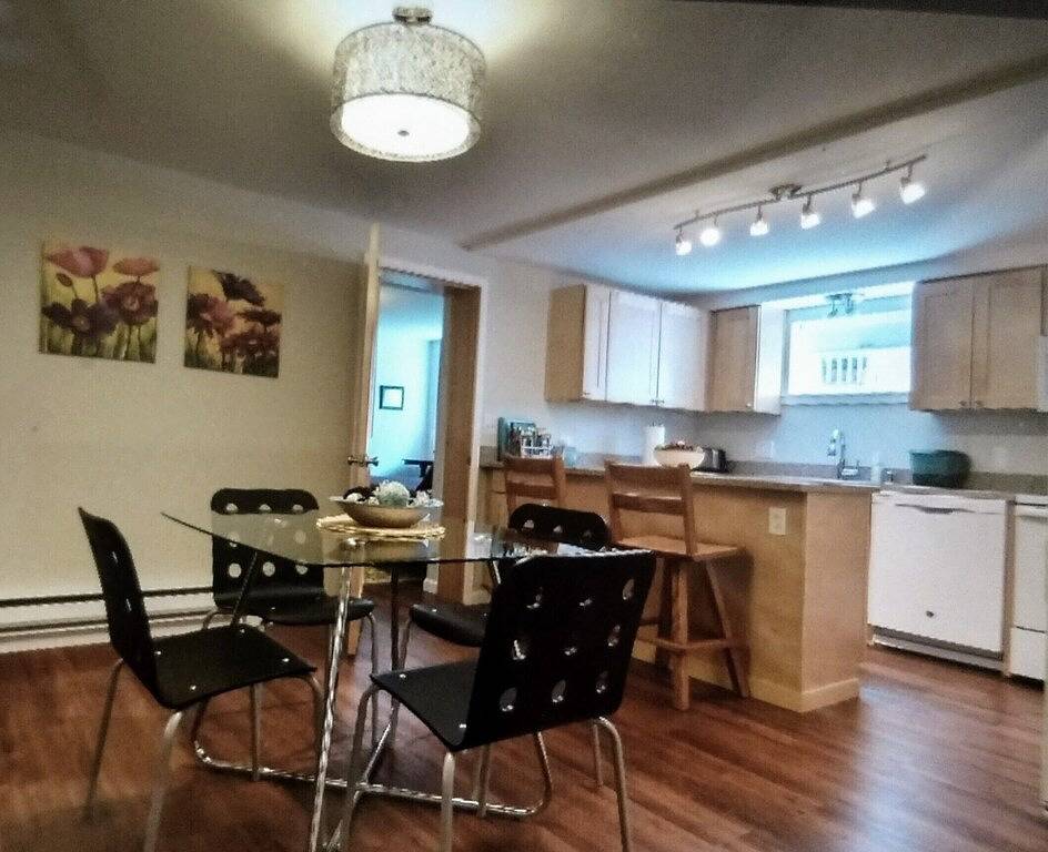 Modern, sauber und geräumig, 2 Schlafzimmer, in perfekter Lage, mit Parkplatz vor Ort in Seattle, Lake Washington