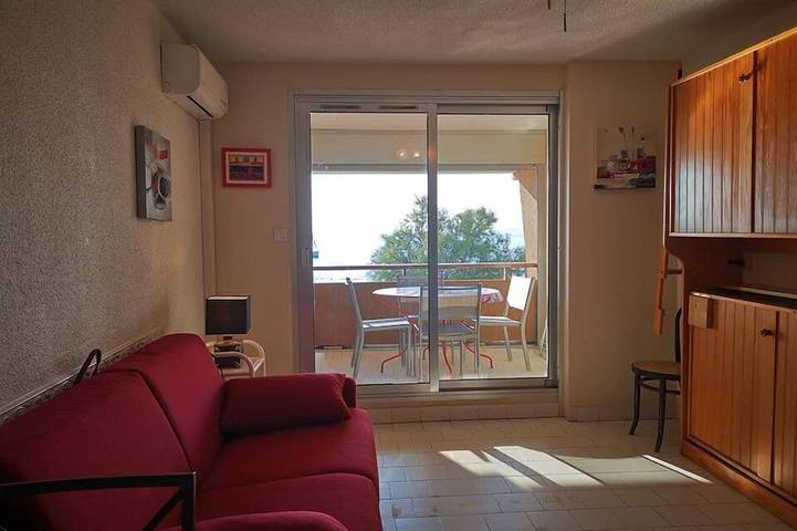 Entire apartment, Le Lavandou, Studio to rent for 2 people, seaview, steps from the beach in Le Lavandou, Parc national Port-Cros