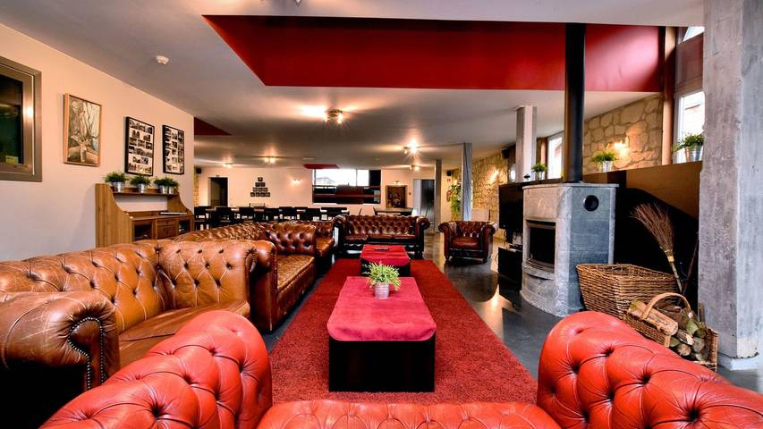 Location de vacances pour 30 personnes, avec jardin et piscine ainsi que sauna et jacuzzi dans Xhoffraix - 2