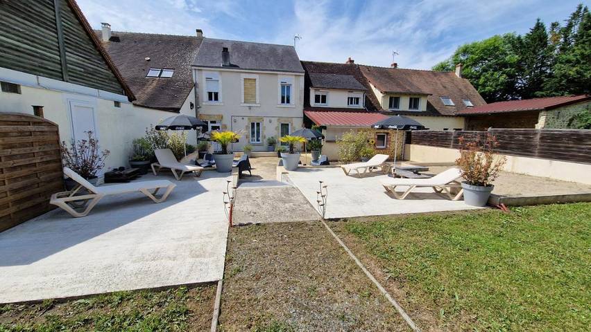 Hôtel pour 2 personnes, avec terrasse, animaux acceptés à La Châtre - 2