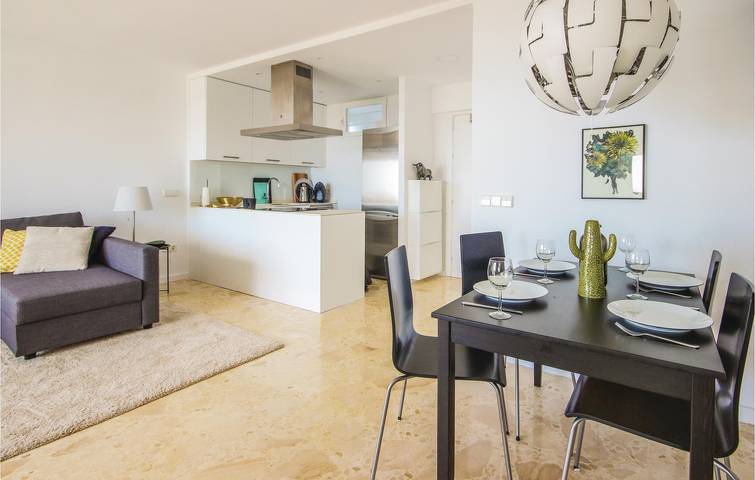 Ganze Ferienwohnung, Cooles Apartment am Pool in der Nähe von Playa 2km in Marbella Ost, Marbella