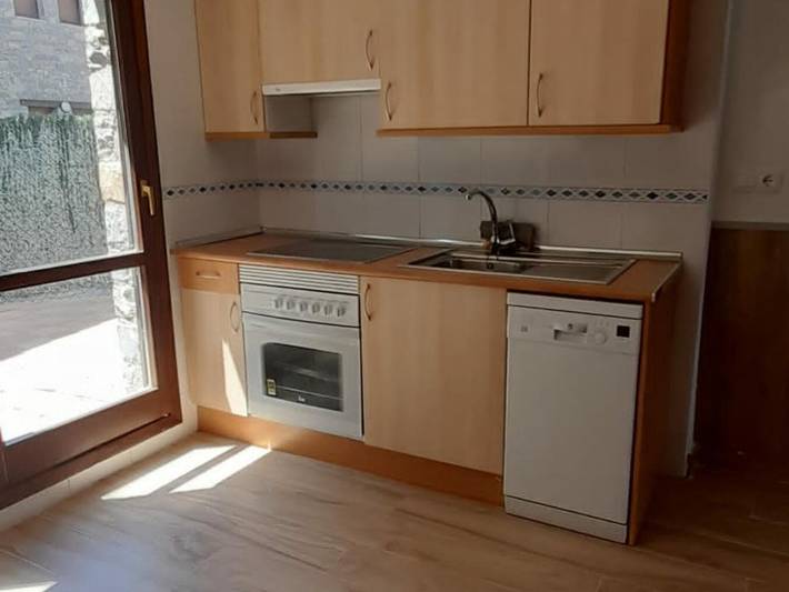 Charmante maison de pierre avec terrasse, 3 chambres, proche de Jaca et des pistes de ski in Castiello de Jaca, Aragonesische Pyrenäen