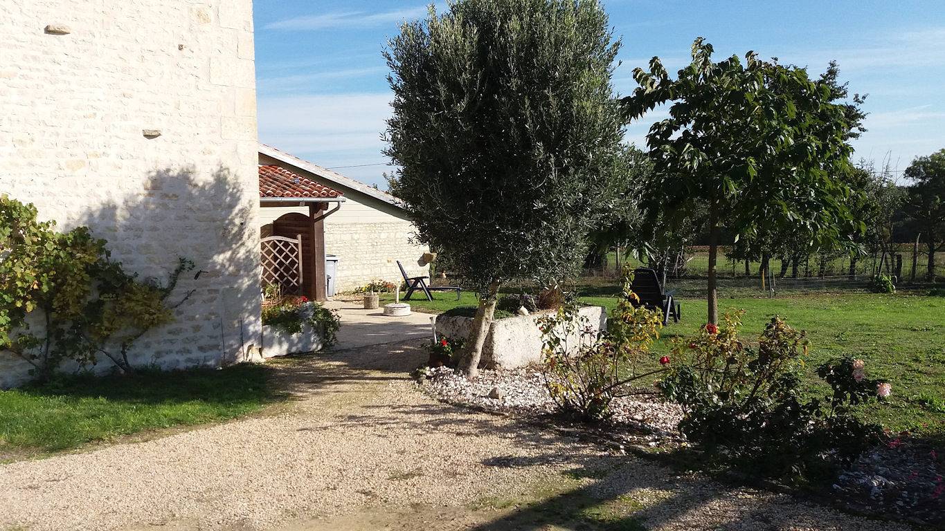 Gite L'olivier in Saint-Saturnin-du-Bois, Région de Rochefort