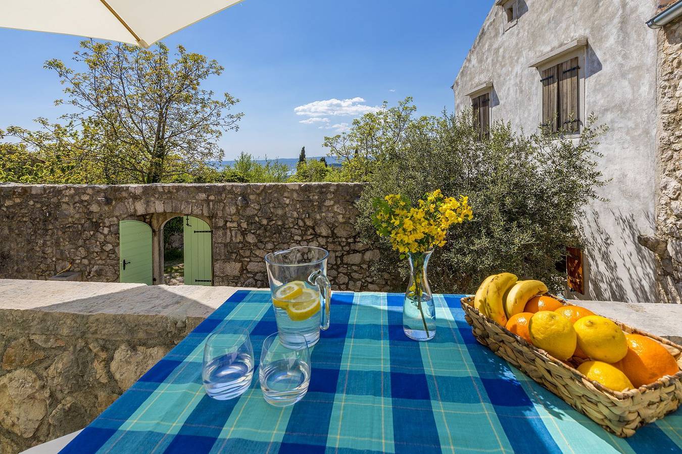 Einzigartiges mediterranes Steinhaus mit Meerblick, Chillout-Bereich, Bike, Bbq, Wifi in Grizane, Primorje-Gorski Kotar