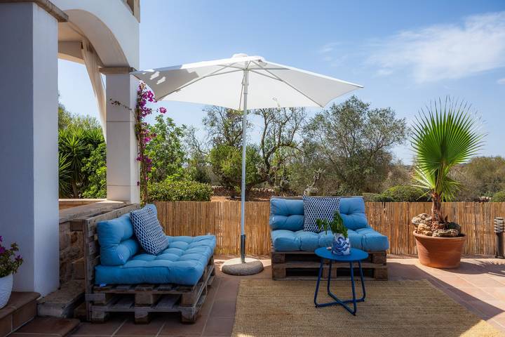 Oasis de sol con piscina grande y desayuno con reserva previa in Ses Salines, Mallorca Sur