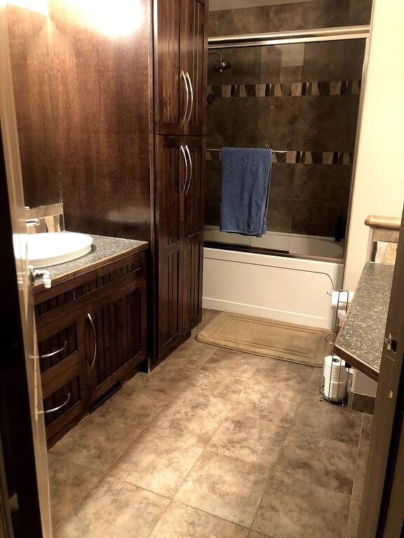 Ruhiges, entspannendes Zuhause auf einer Fläche, nur wenige Minuten vom Sylvan Lake entfernt in Sylvan Lake