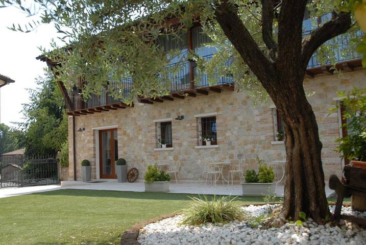 Location de vacances pour 2 personnes, avec jardin et piscine à Paderno del Grappa - 2