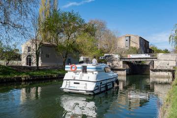 Gîte pour 14 personnes, avec terrasse et jardin près du Canal du Midi