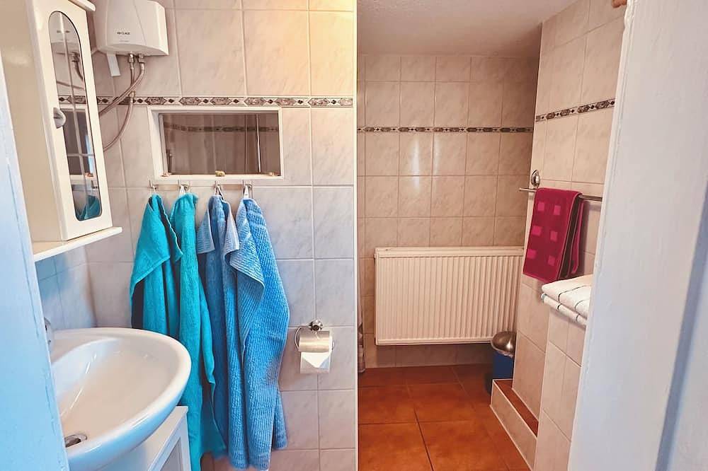 Ganze Wohnung, Ferienwohnung Nettelbeck - 1 Sz Ferienwohnung mit Zugang zum See in Altglobsow, Großwoltersdorf