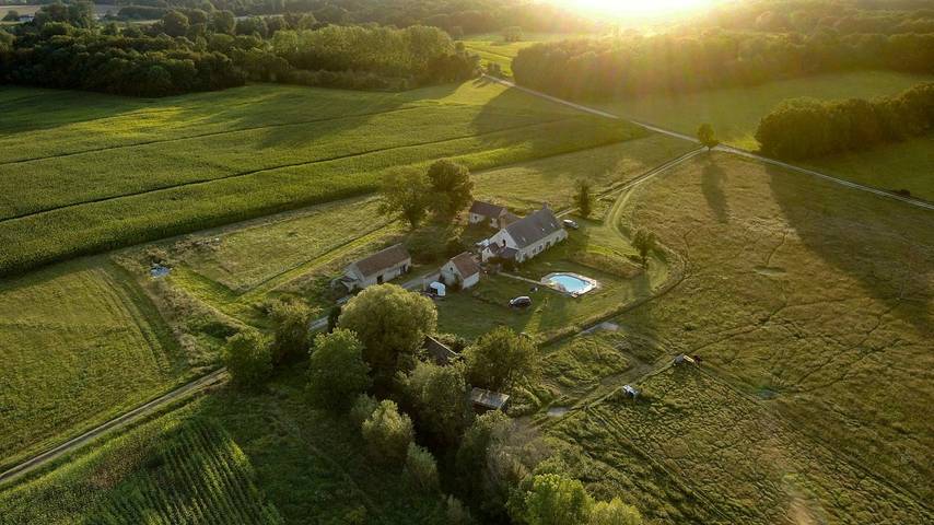 Gîte pour 4 personnes, avec piscine et terrasse à Channay-sur-Lathan