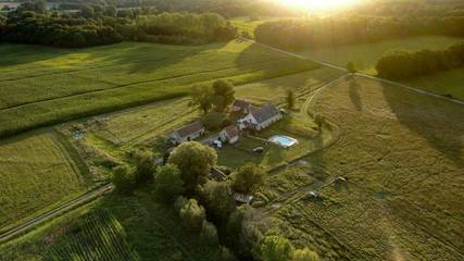 Gîte pour 4 personnes, avec terrasse et piscine à Channay-sur-Lathan