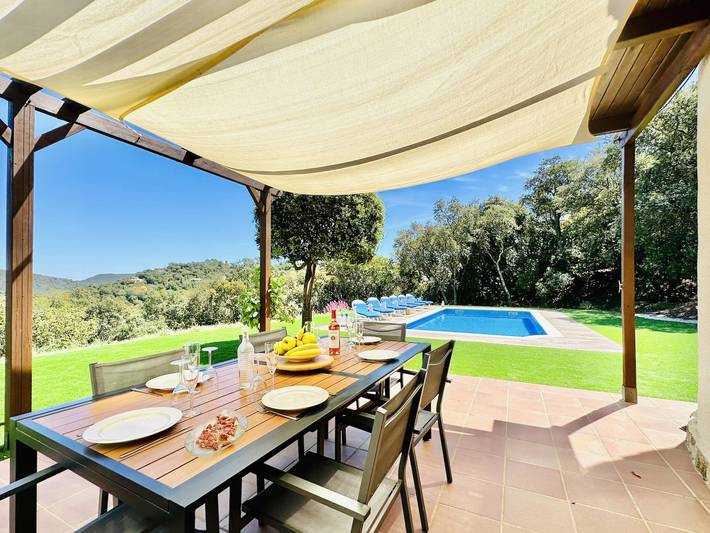 Location de vacances pour 6 personnes, avec piscine et jardin à Santa Cristina d'Aro - 2
