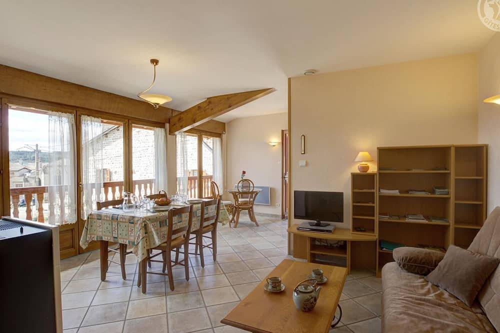 Gîte Les Myrtilles : Confort et Sérénité, Animaux Bienvenus, Jardin Commun in Merle-Leignec, Montbrison