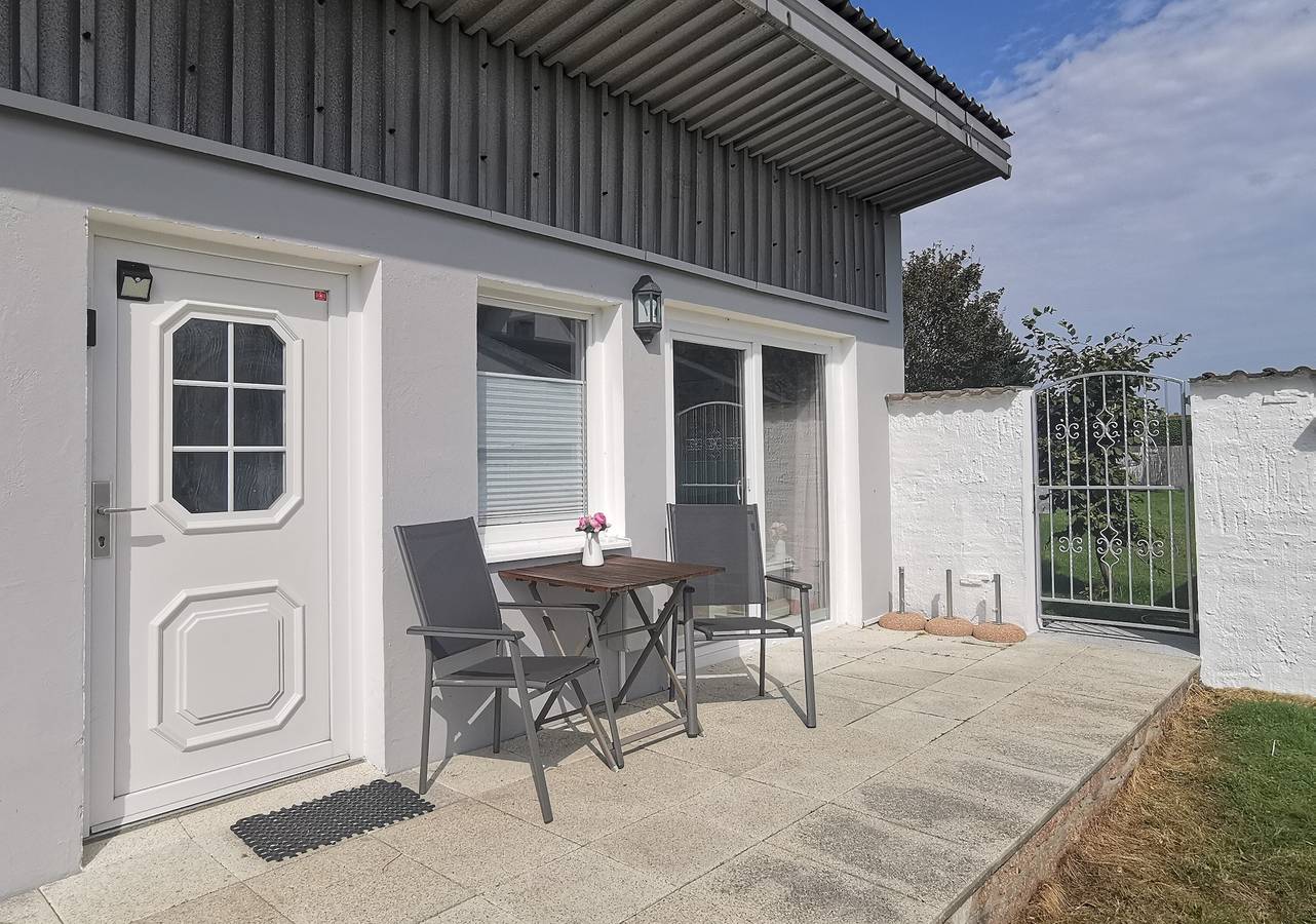 Ganze Wohnung, Ferienwohnung 'Boddenferienhaus - 11 Seemannsgarn' mit gemeinsamer Terrasse, Garten und Wlan in Schaprode, Rügen