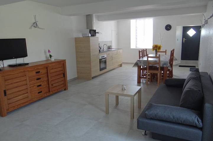 Location de vacances pour 7 personnes, avec jardin et terrasse à Saint-Clair-sur-Galaure