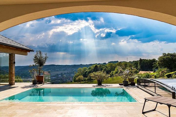 Ferienwohnung für 4 Personen, mit Balkon und Garten sowie Pool - 1