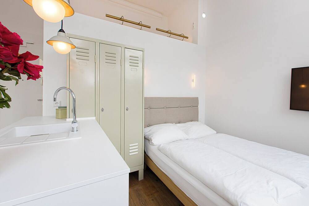 Ganze Wohnung, Sonniges ruhiges Studioapartment zur Gartenseite in Köln, Rheinland