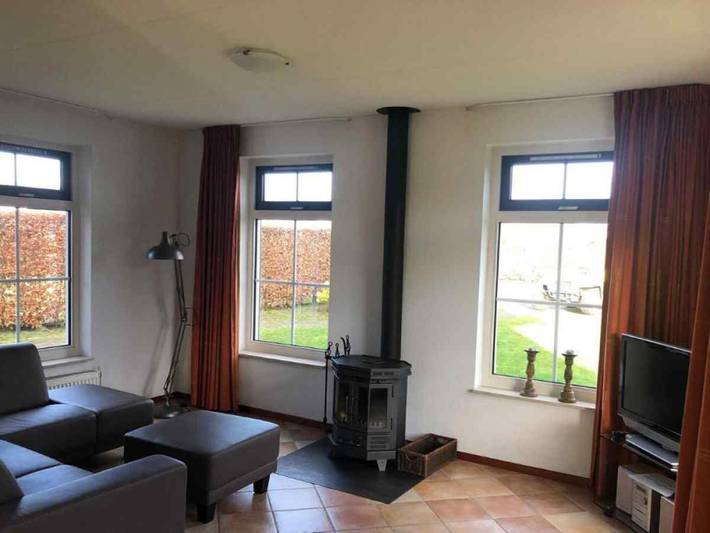 Komfortables Ferienhaus am Wasser für sechs Personen mit eigenem Steg! in Sint Nicolaasga, Friesland