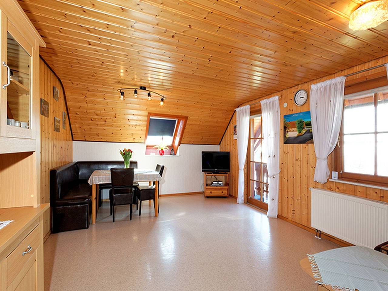 Ganze Wohnung, Apartment Waldblick auf dem Bauernhof mit Terrasse, Grillplatz, Spielplatz und Blick ins Grüne in St. Georgen, Mittlerer Schwarzwald