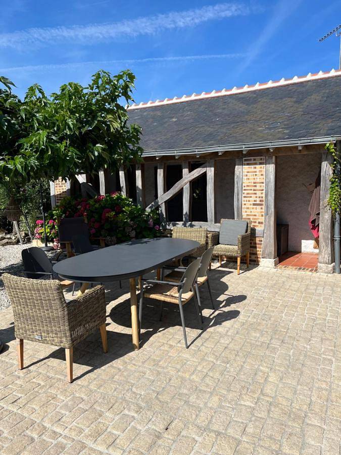 Location de vacances pour 2 personnes, avec jardin et vue ainsi que terrasse et piscine à Oisly - 4