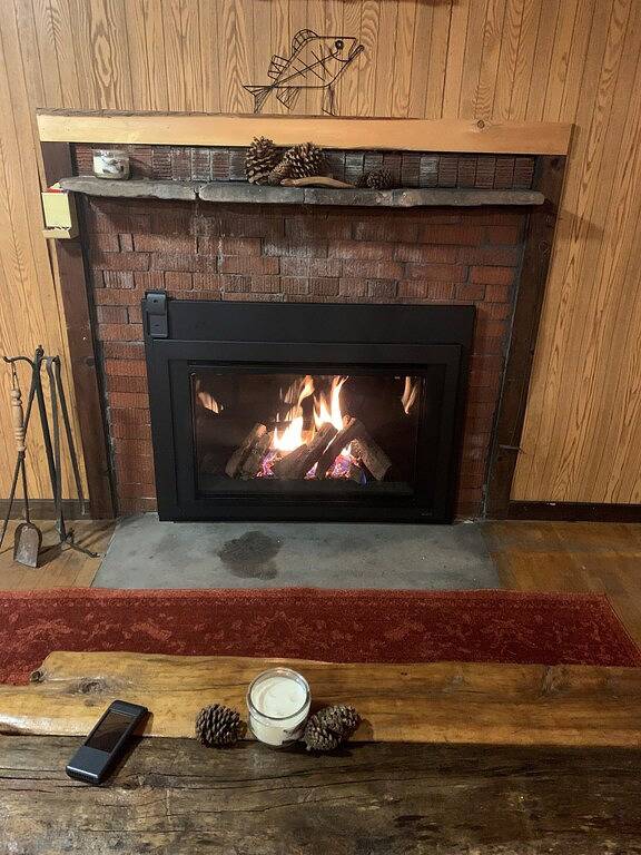 Rustic Cabin sitting on the Edge of Lake Superior with an Outdoor Sauna in Alger County