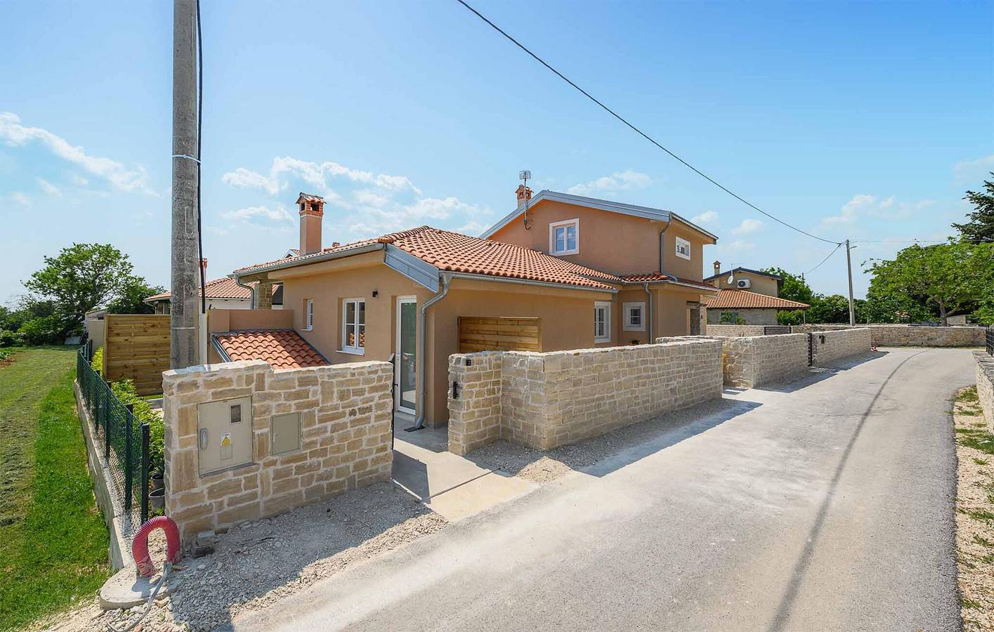 Reizende 2-Zimmer-Wohnung mit Pool und Terrasse, 2 km vom Stadtzentrum von Kanfanar entfernt in Maružini, Zentralistrien