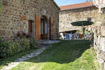 Gîte pour 4 personnes, avec jardin à Burdignes