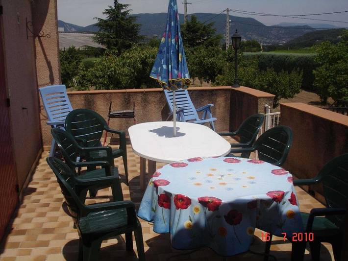 Location de vacances pour 5 personnes, avec piscine ainsi que jardin et vue à Mirabel-aux-Baronnies - 2