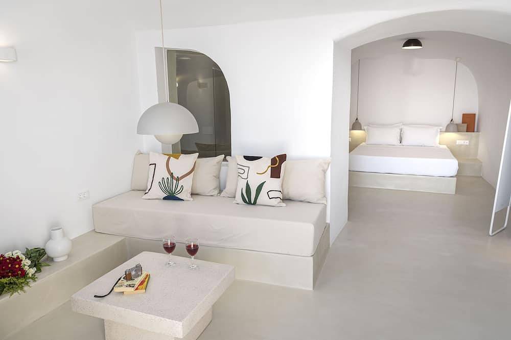 Entire apartment, Yiota's Nest Cave House in Ormos Ammoudiou, Oia