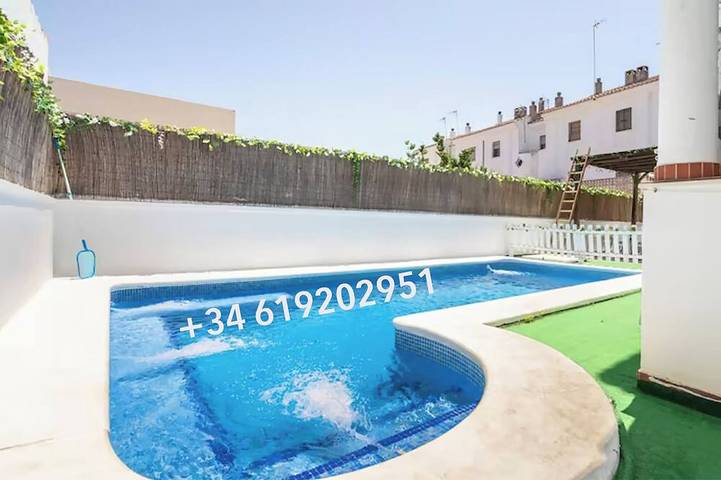 Casa de férias para 12 pessoas, com piscina e jardim e ainda jacuzzi em Isla Cristina