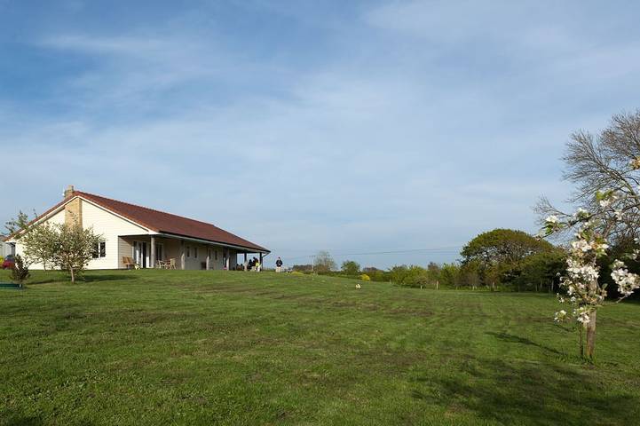 Holiday rental for 10 people, with garden, with pets on the Isle of Wight